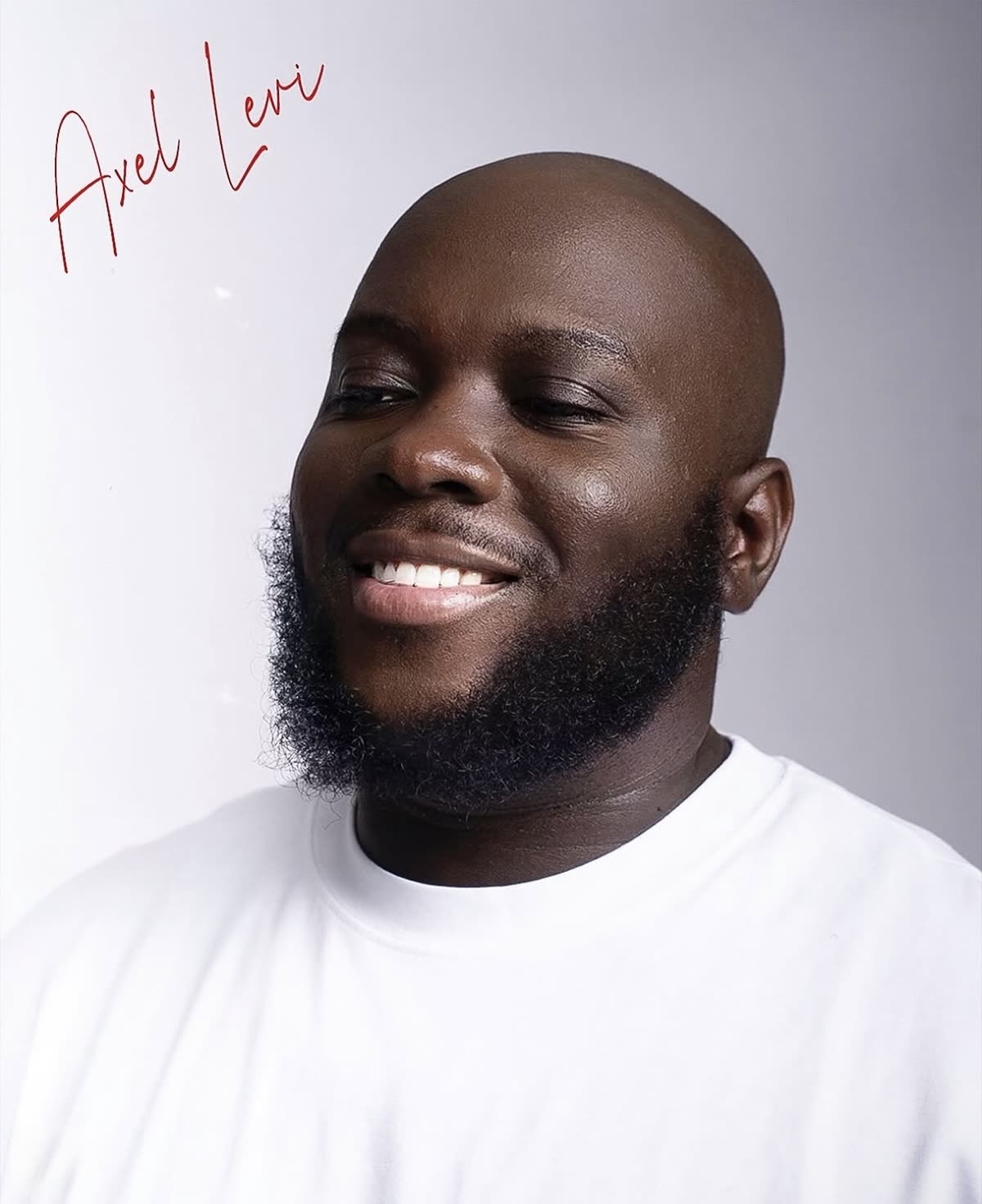 Portrait studio d'Axel Levi
